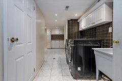 11-burbank-Laundry-Room