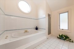 32-Ensuite-Bathroom