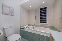 18-Ensuite-Bathroom