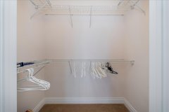 21-Walk-In-Closet