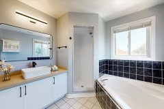 26-Ensuite-Bathroom
