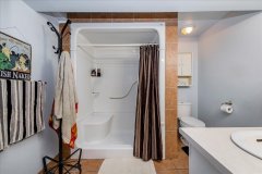 19-In-Law-Suite-Bathroom