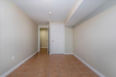 196-edgehill-In-Law-Suite-Bedroom-1-3