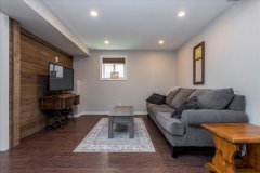 28-frontier-In-Law-Suite-Living-Room-2