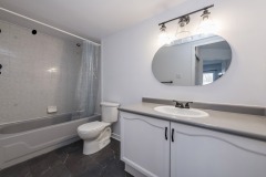 302-492-laclie-Bathroom