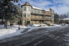 302-492-laclie-Side-of-Building