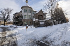 302-492-laclie-front-of-building