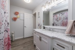 13-Shared-Ensuite-Bathroom