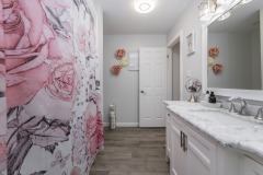 14-Shared-Ensuite-Bathroom