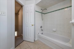 64-stoneybrook-26-Bathroom