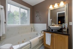 17-Ensuite-Bathroom