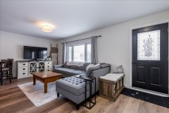 8906-5th-line-03-Foyer-_-Living-Room