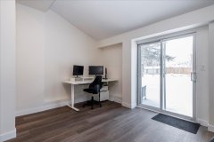 8906-5th-line-18-Family-Room