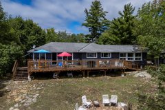 9268-Georgian-Bay-Shore-02-Front-of-Cottage