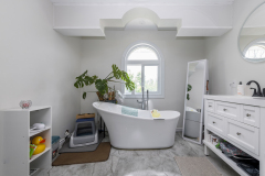 17-Shared-Ensuite-Bathroom
