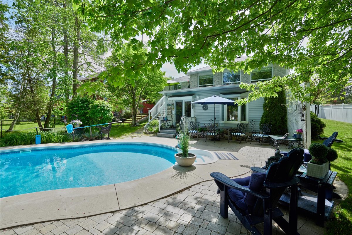 34Pool Barrie Home